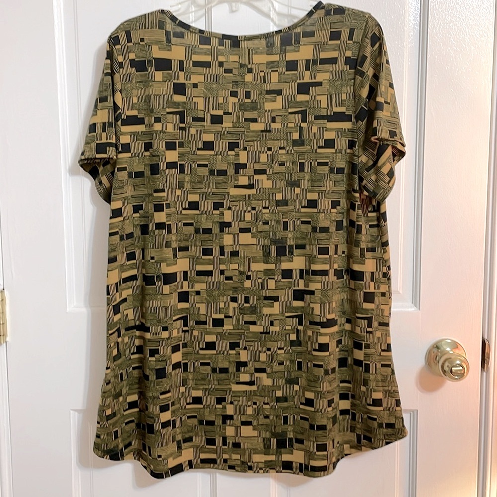 LuLaRoe Black & Gold stretchy Short Sleeve Tunic, Size XL - Picture 4 of 7